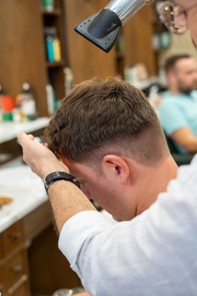 Περιποίηση στο Alexakis Barbers